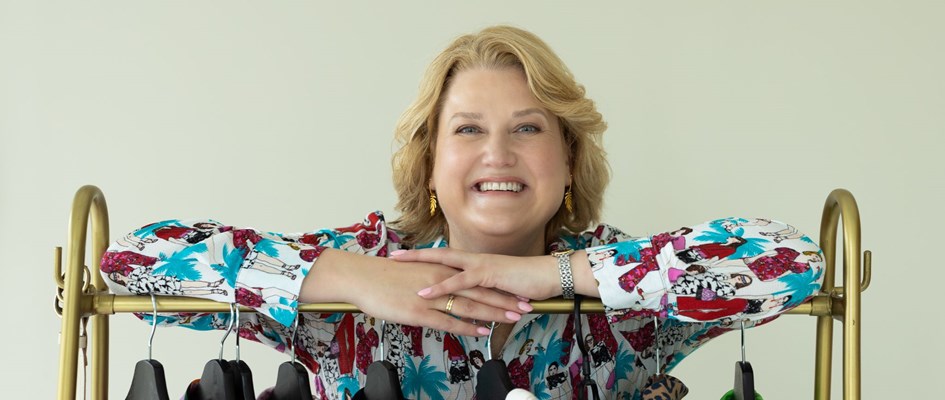 Liggend Roze Wikkeljurk Ladress Naast Vogellamp