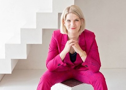 Foto Staand Christel Paars Pak Op Kubus GEKNIPT Kopie 75