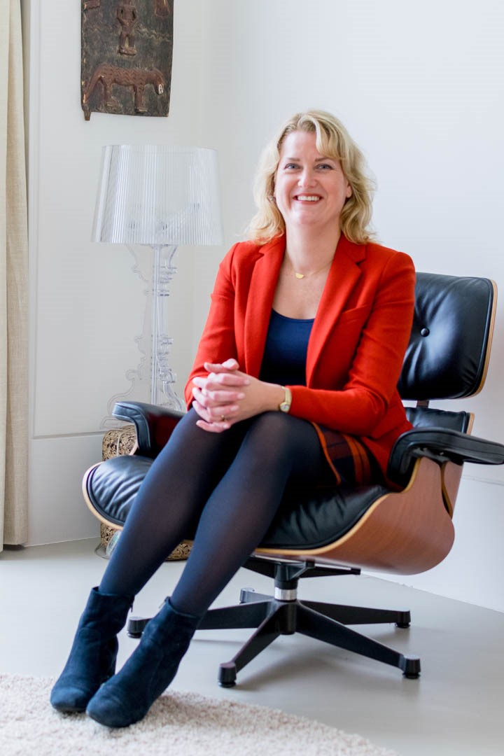 Staand Stoel Zwart Rood Colbert Geruite Rok
